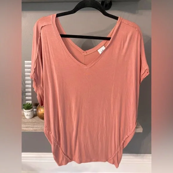 CAbi Women's Short Sleeve Tee - Rose - Picture 4 of 4